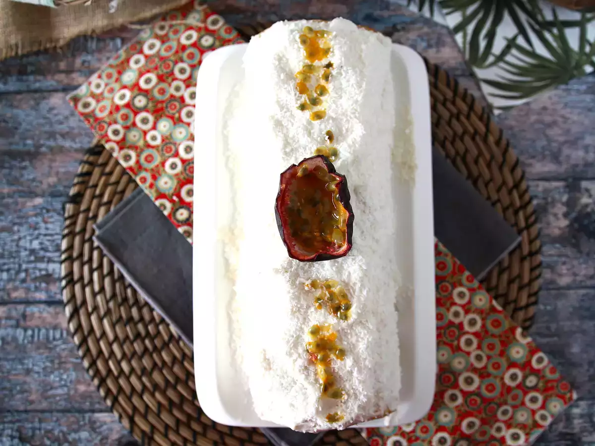 Кокосово руло с маракуя, идеално за юлски дънер - снимка 3