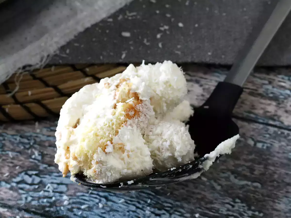 Кокосово тирамису с Raffaello - снимка 4