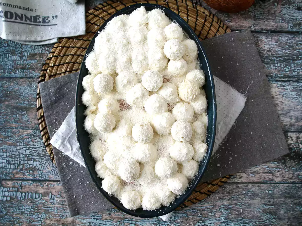 Кокосово тирамису с Raffaello - снимка 8