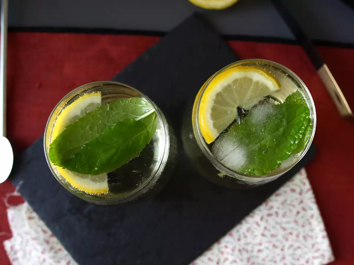 Коктейл Spritz St-Germain с ликьор от цвят на бъз – изключително освежаващ коктейл за лятото - снимка 6