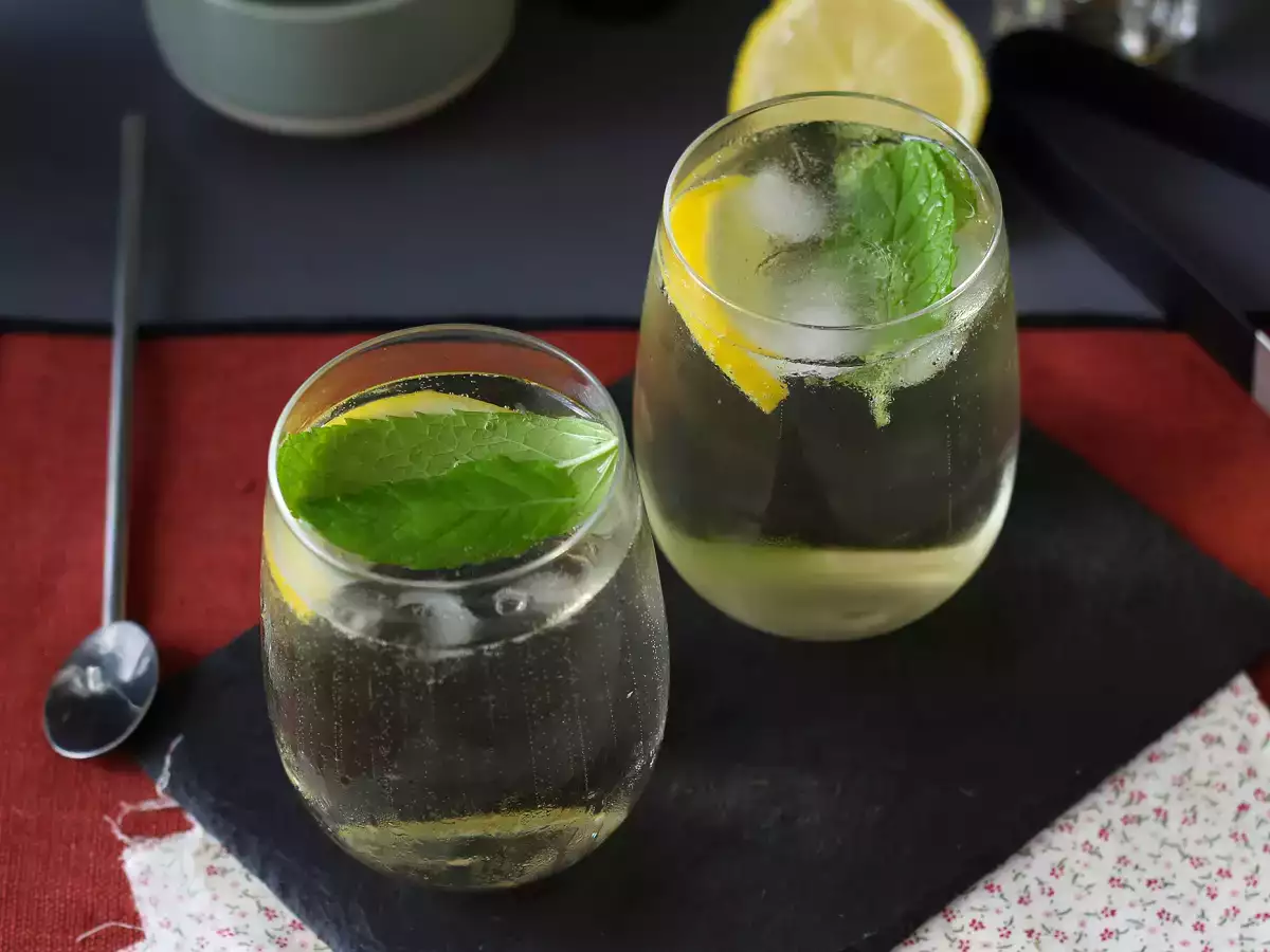 Коктейл Spritz St-Germain с ликьор от цвят на бъз – изключително освежаващ коктейл за лятото - снимка 7