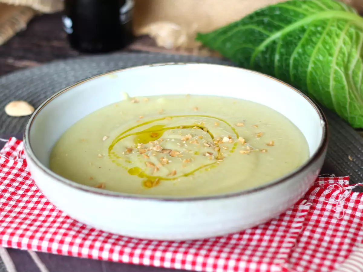 Крем супа от кейл и картофи в бърза готварска печка