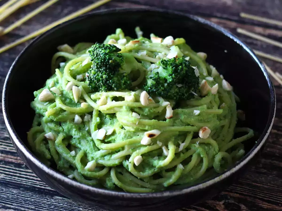 Кремообразна паста с броколи и бадеми: лесно за приготвяне и вкусно ястие - снимка 4