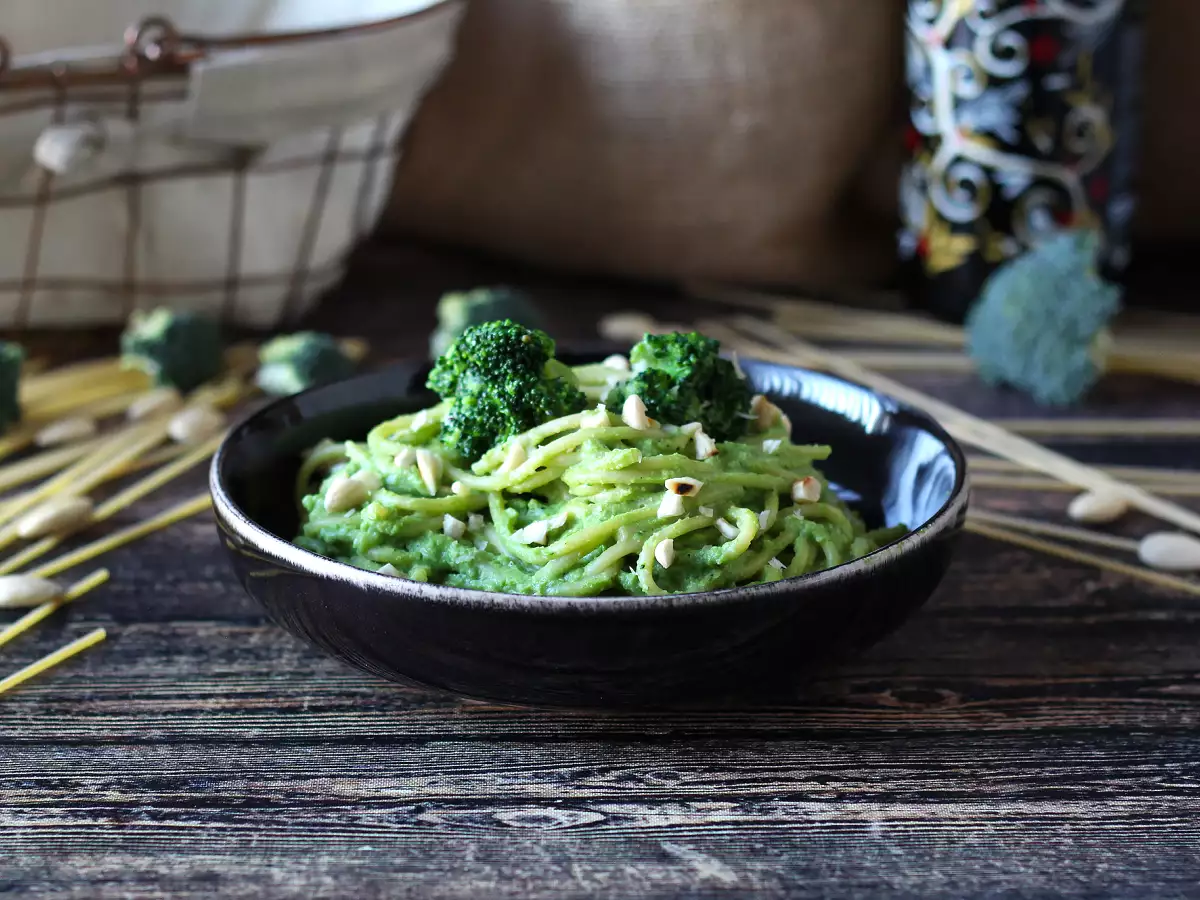 Кремообразна паста с броколи и бадеми: лесно за приготвяне и вкусно ястие - снимка 5