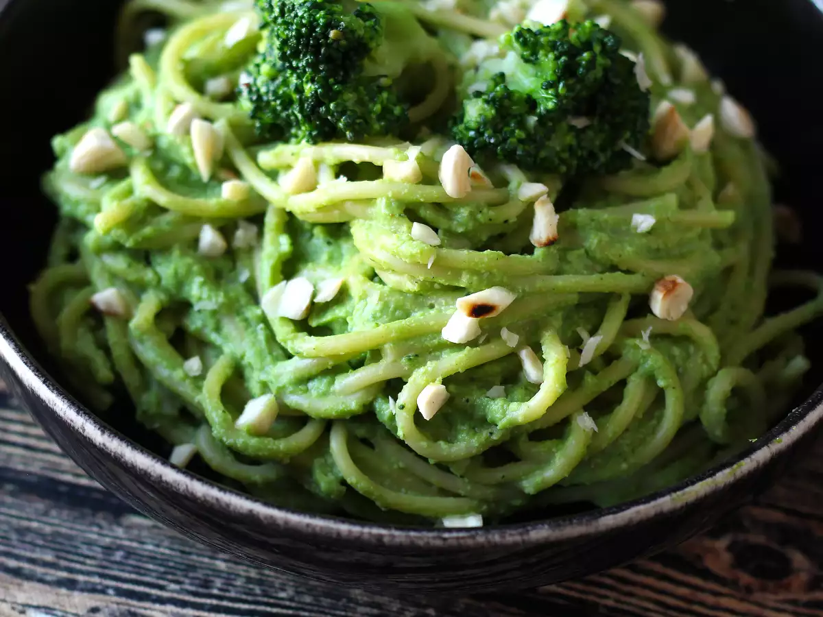 Кремообразна паста с броколи и бадеми: лесно за приготвяне и вкусно ястие - снимка 6