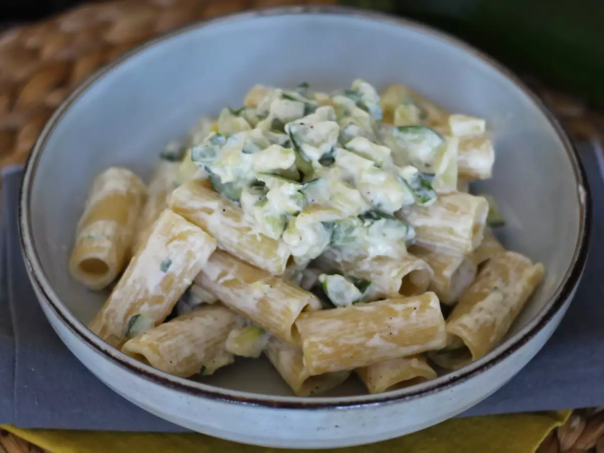 Кремообразна паста с тиквички, вкусна и много бърза рецепта - снимка 4