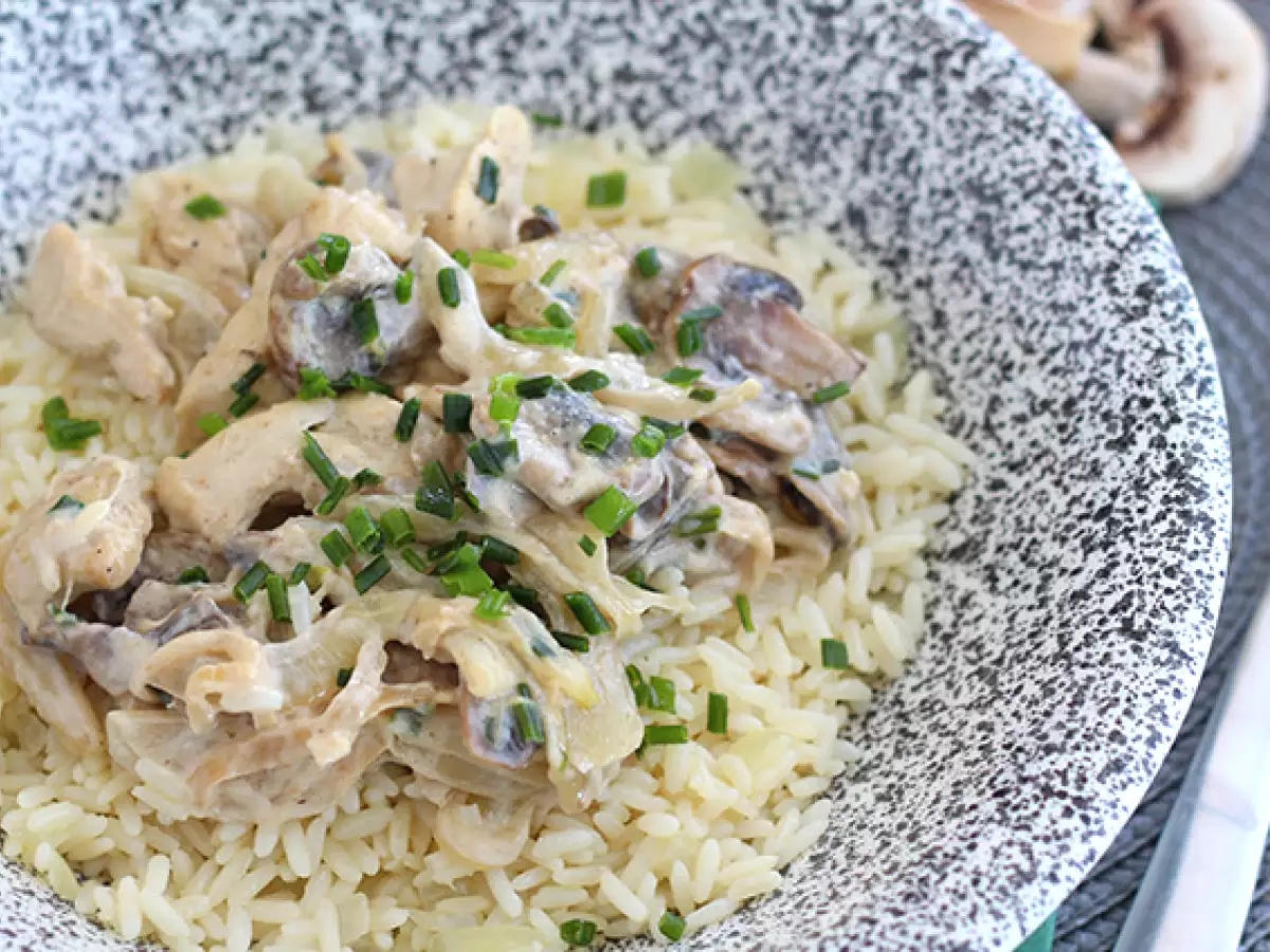 Кремообразно пилешко с гъби - снимка 2