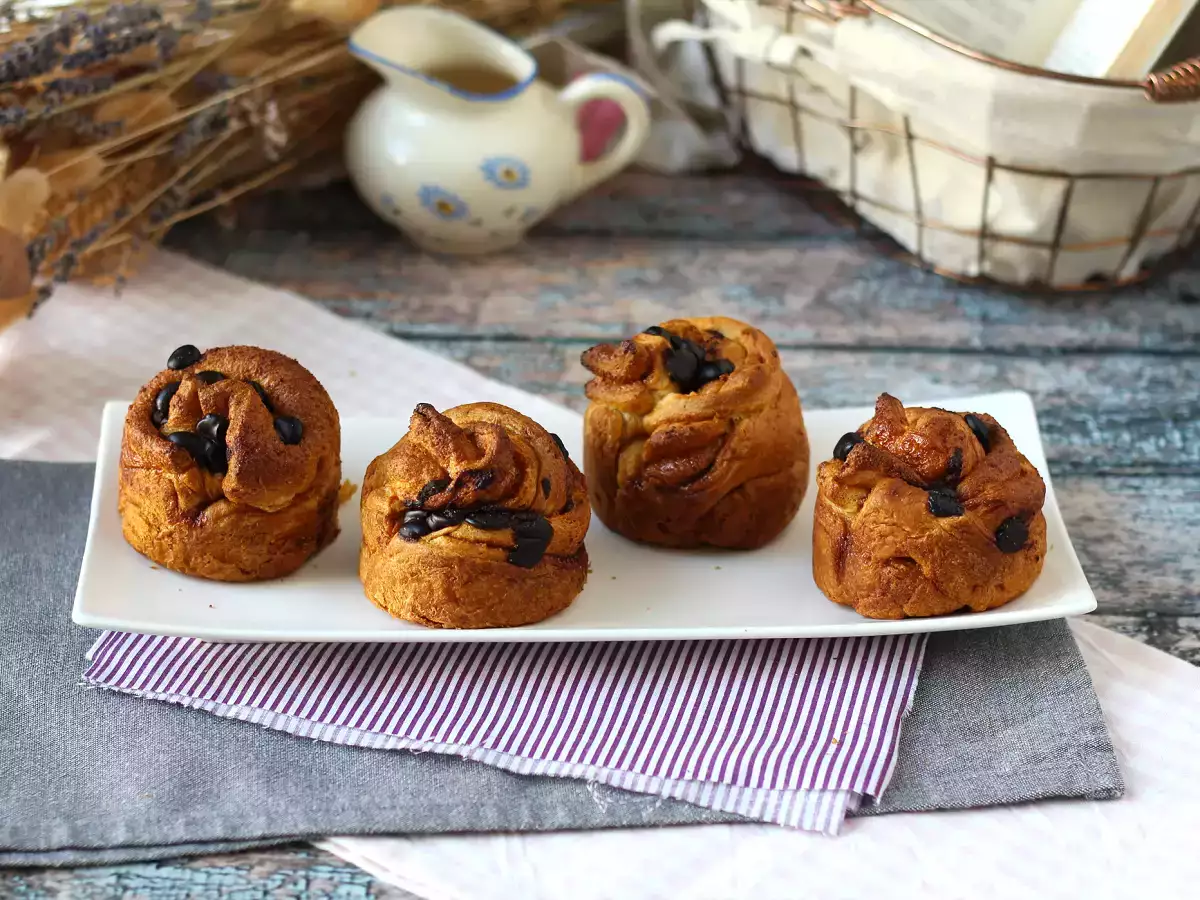 Круфини, комбинация от кроасан и кифла, с крем и шоколад - снимка 9