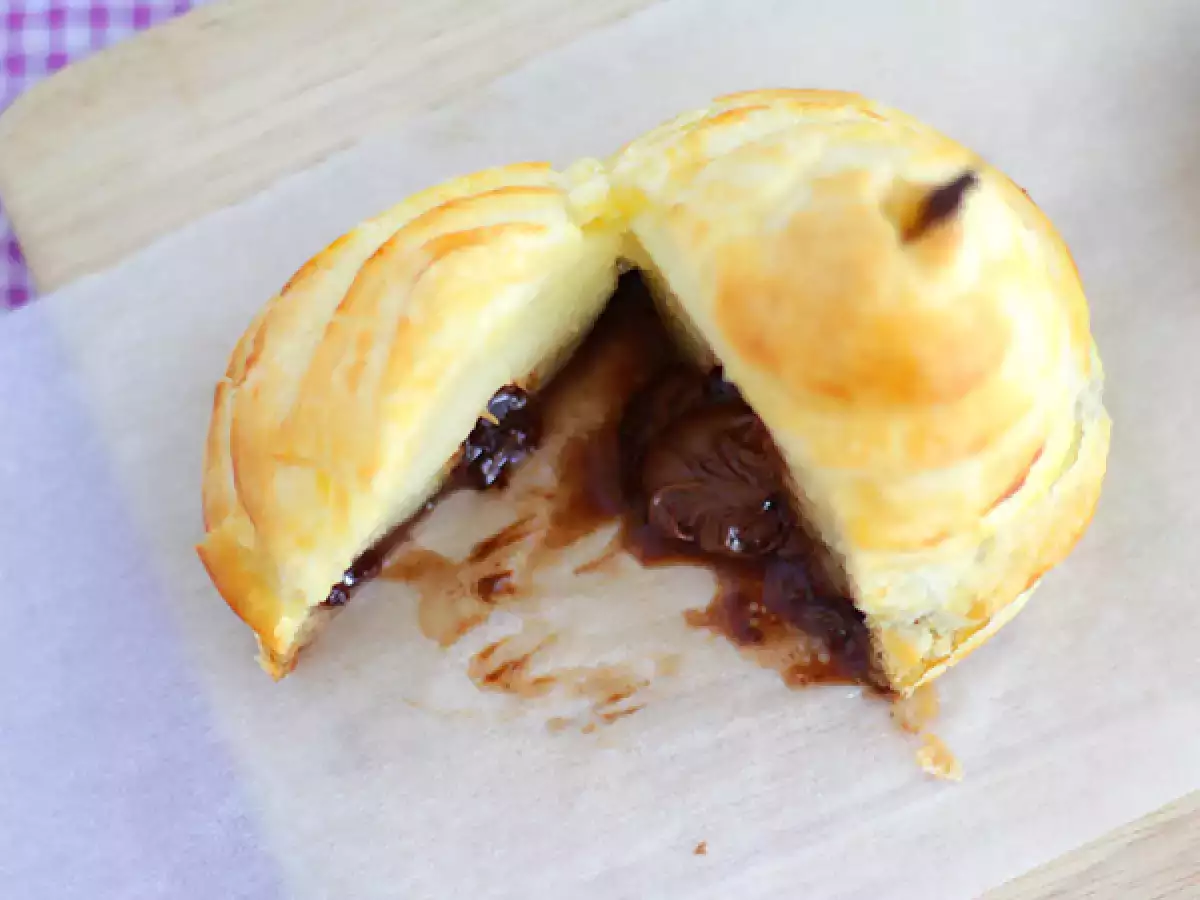 Круши от бутер тесто с шоколадов център - снимка 2