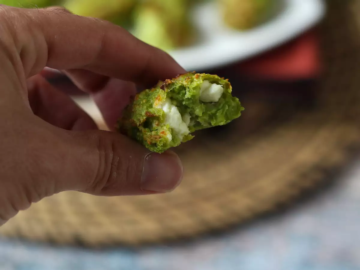 Кюфтета от грах и фета във фритюрник с горещ въздух: вкусни и изключително бързи за приготвяне! - снимка 6
