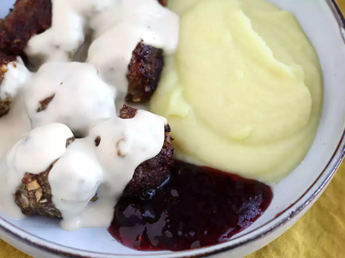 Кюфтета от Ikea с бял сос - снимка 2