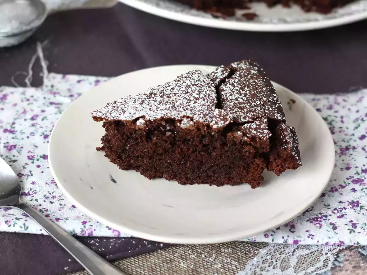 Лесна, влажна шоколадова торта - снимка 3