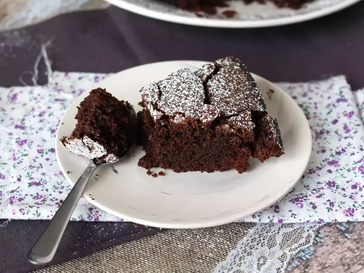 Лесна, влажна шоколадова торта - снимка 7