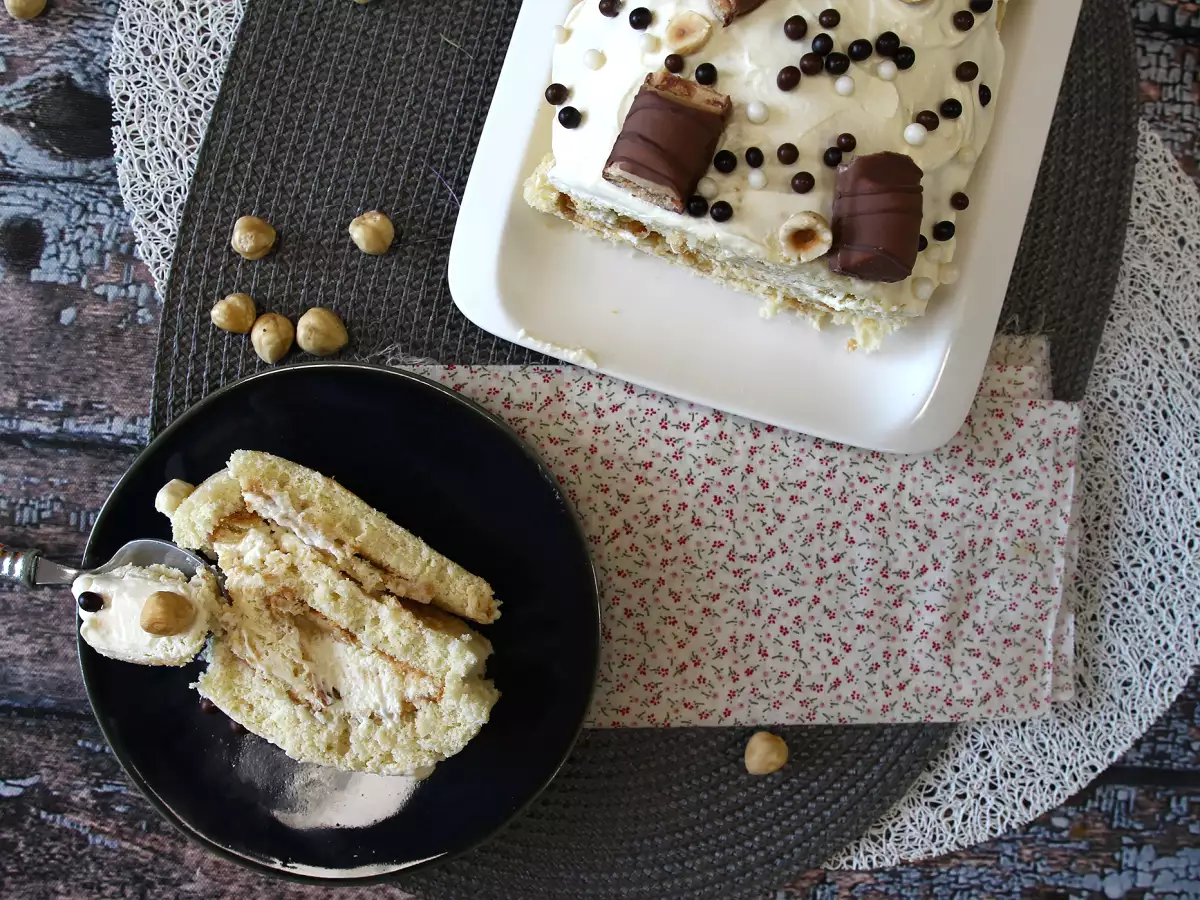 Лесно руло с вкус на Kinder Bueno – идеално за рожден ден или за коледната трапеза! - снимка 2