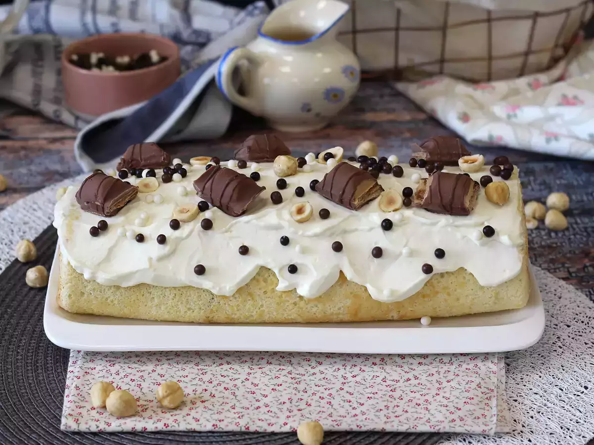 Лесно руло с вкус на Kinder Bueno, идеално за торта за рожден ден или за коледен дървен материал!