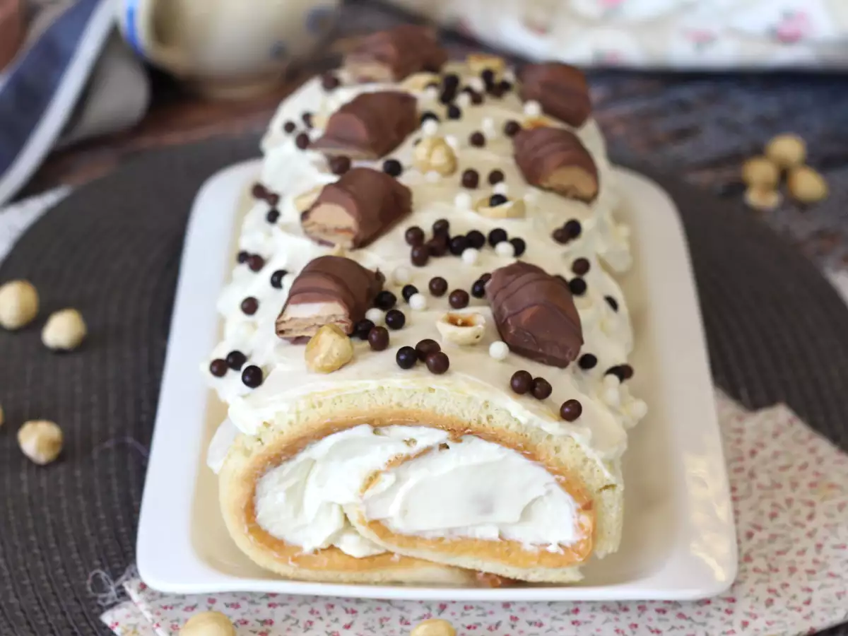 Лесно руло с вкус на Kinder Bueno, идеално за торта за рожден ден или за коледен дървен материал! - снимка 6