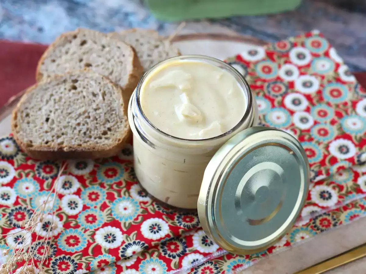 Майонеза от варени яйца: лека, вкусна и без масло - снимка 4