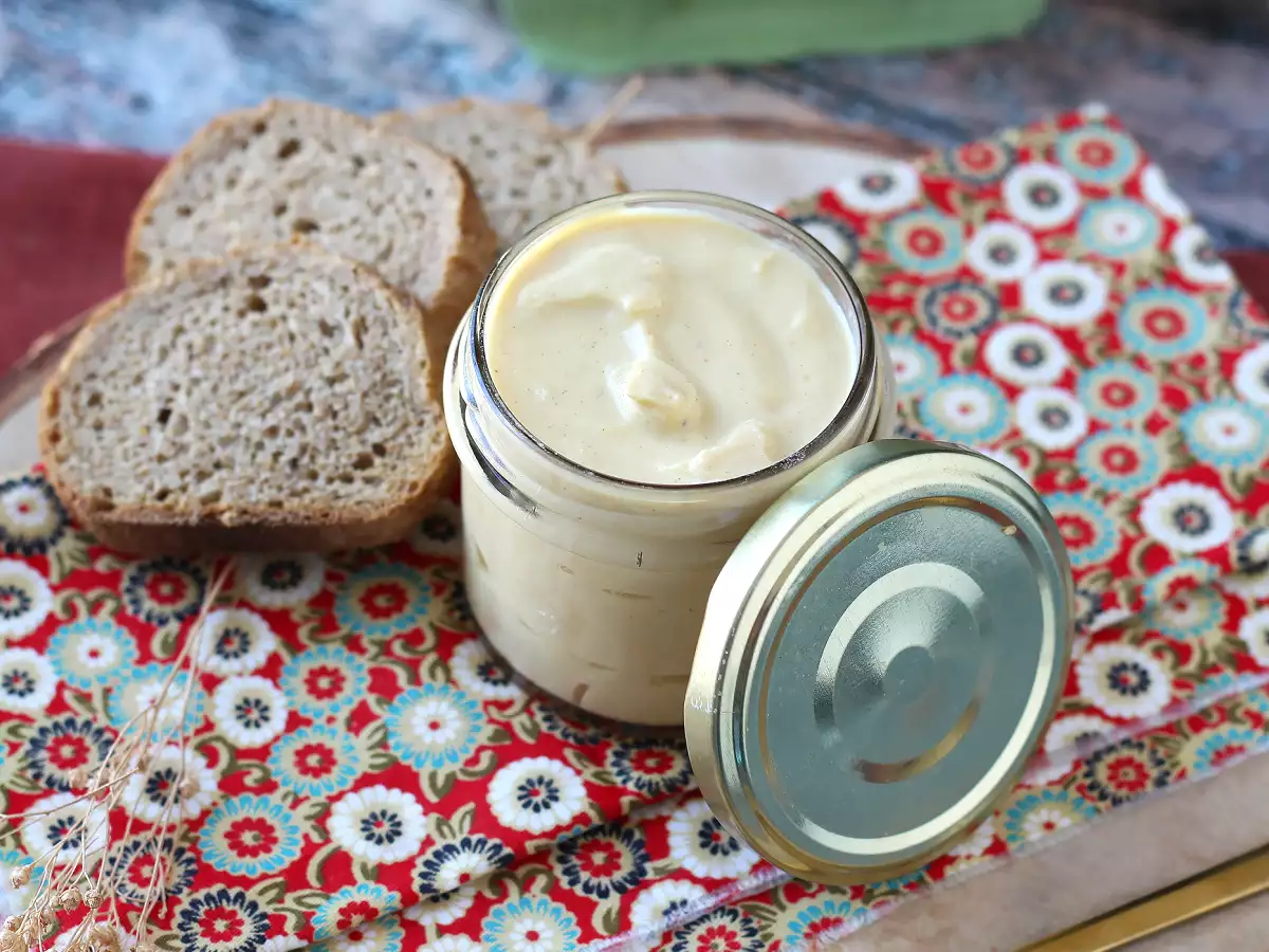 Майонеза от варени яйца: лека, вкусна и без масло - снимка 6