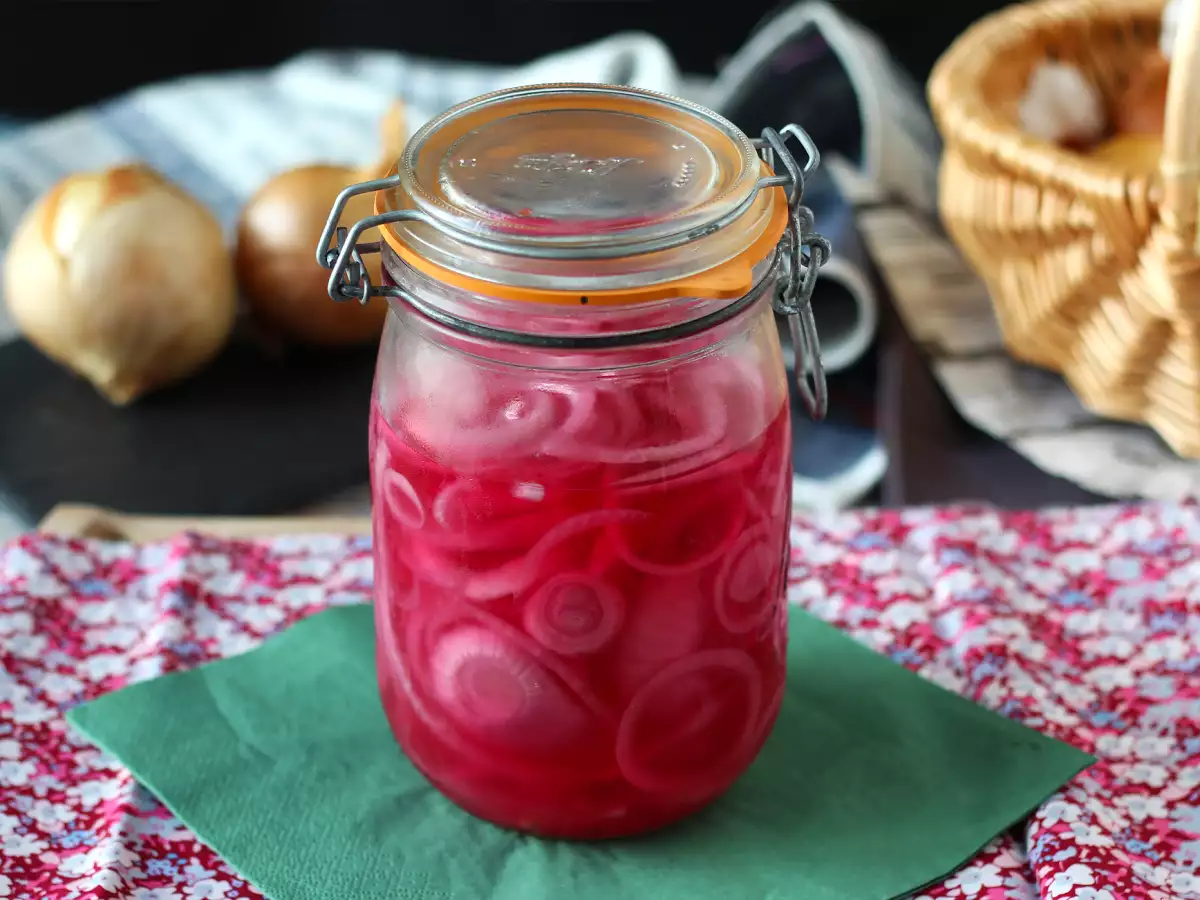 Маринован червен лук – идеална добавка към ястията! - снимка 5