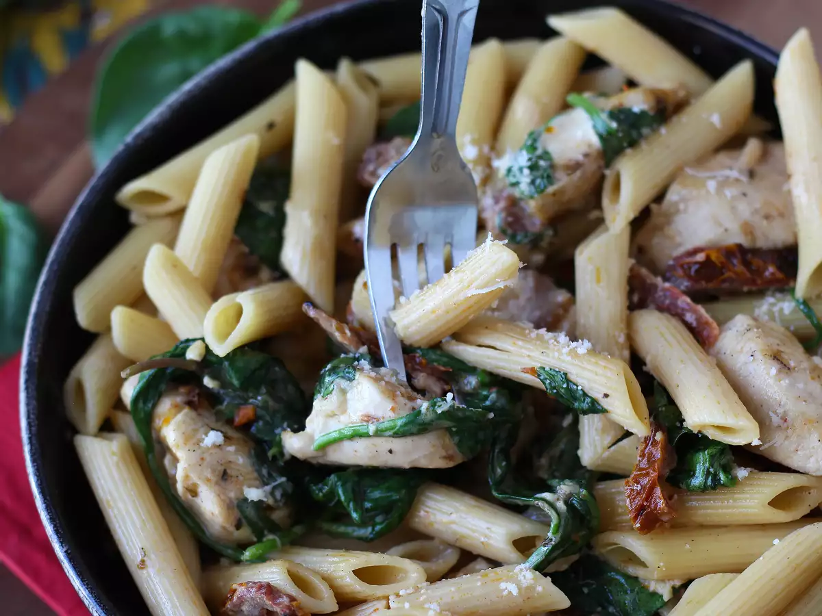 Marry Me Chicken Pasta: макаронени изделия с пилешко месо, сушени домати и пармезан - снимка 6