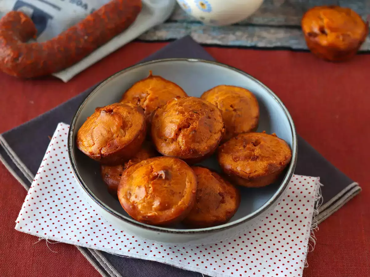 Меки и пикантни мъфини с чоризо - снимка 2