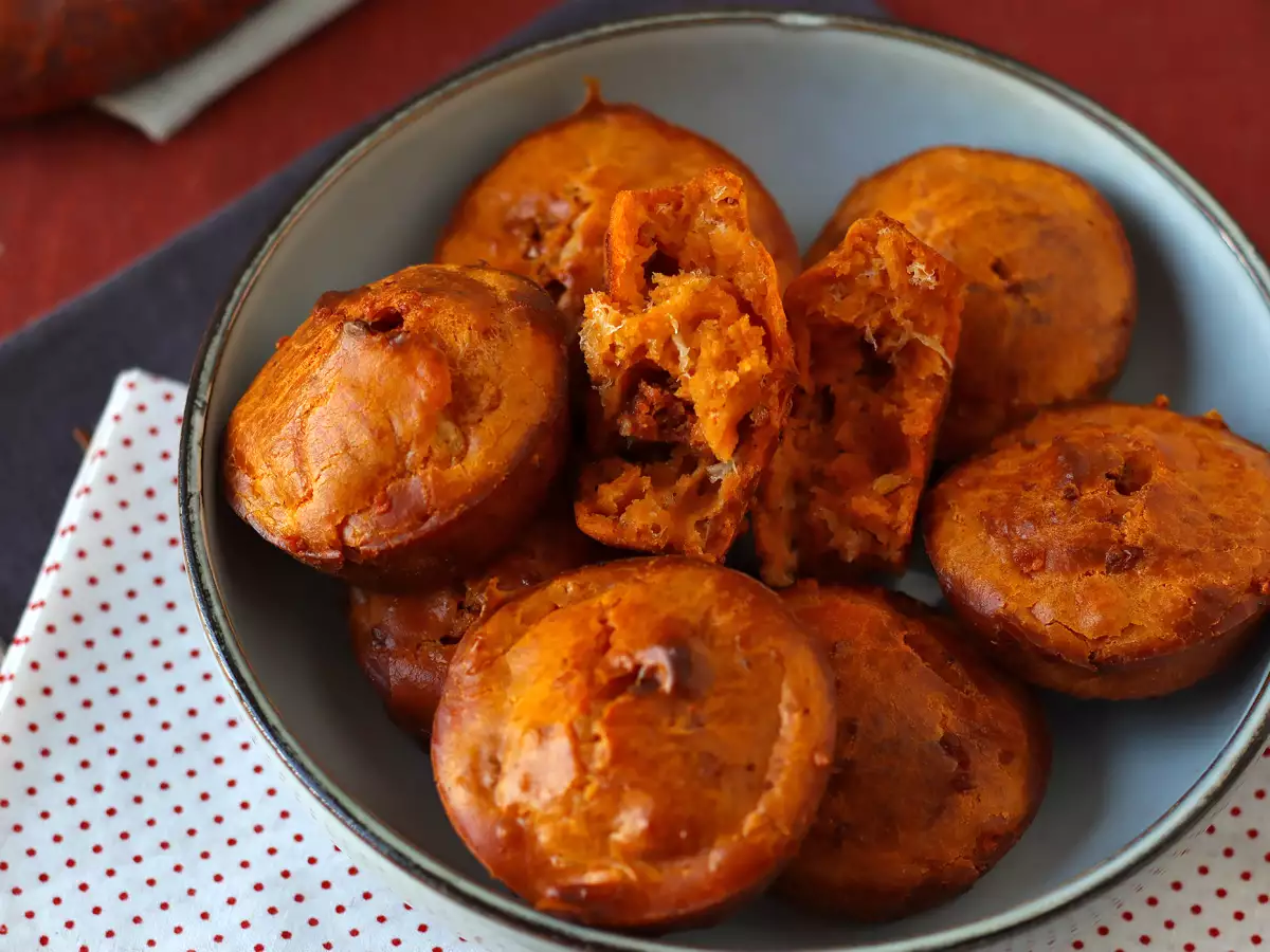 Меки и пикантни мъфини с чоризо - снимка 3