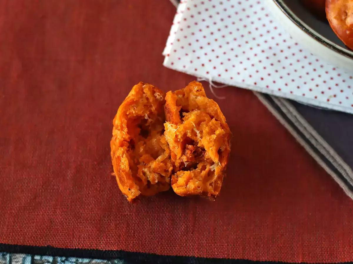 Меки и пикантни мъфини с чоризо - снимка 4