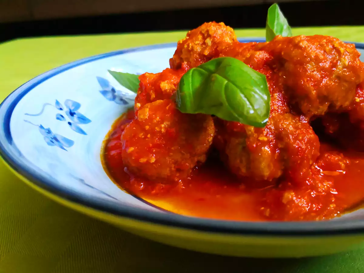 Меки и вкусни кюфтета със сос - снимка 2