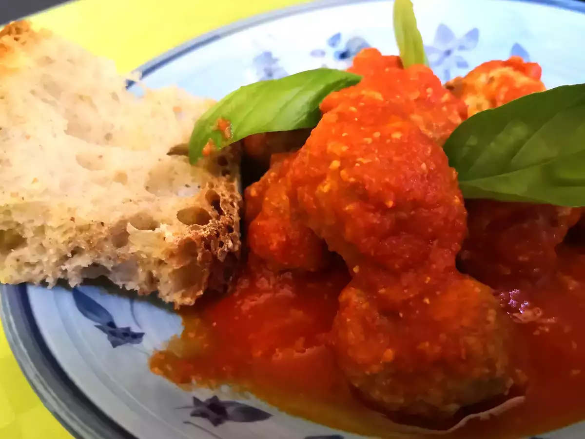 Меки и вкусни кюфтета със сос - снимка 4