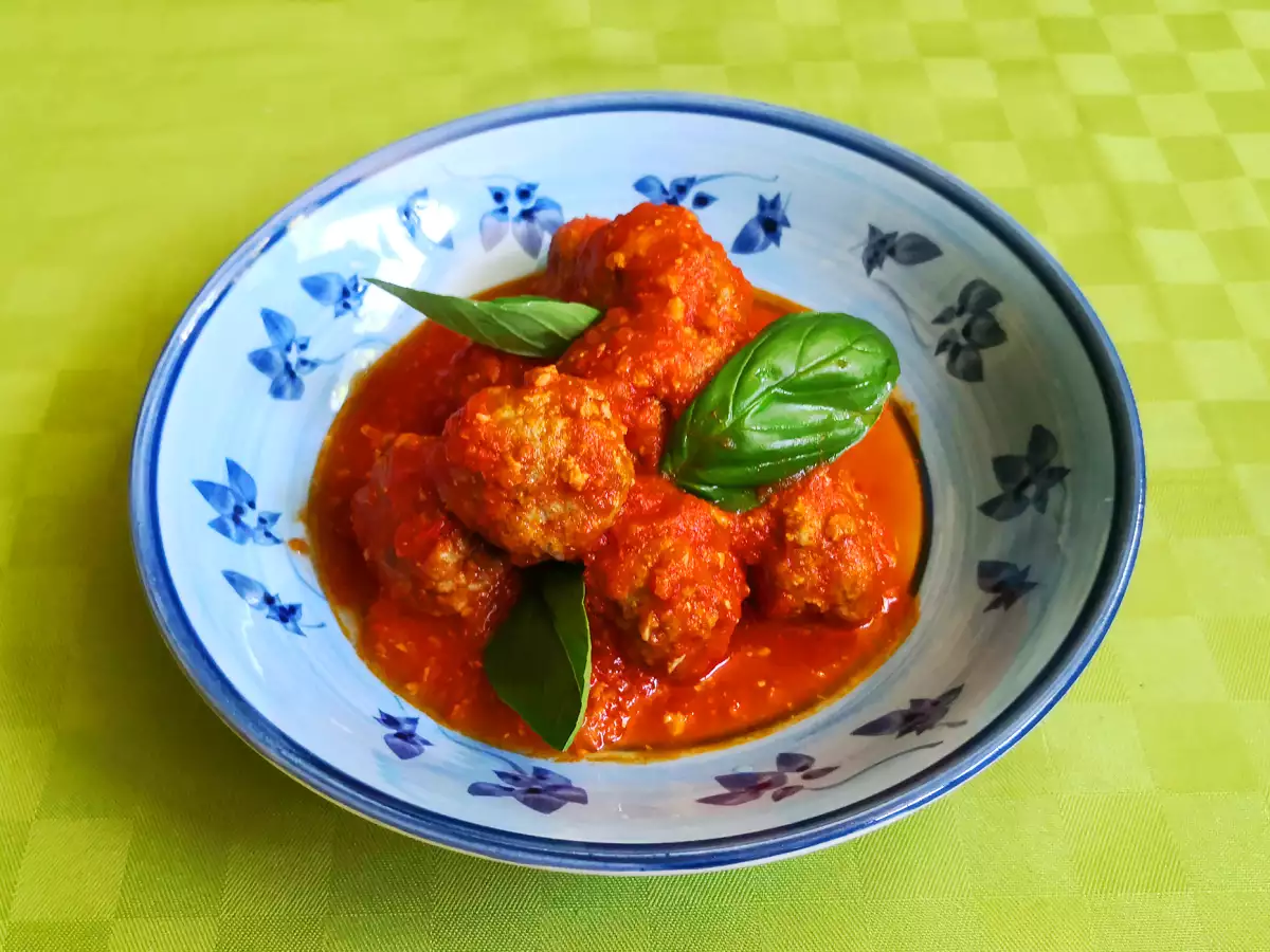 Меки и вкусни кюфтета със сос - снимка 5