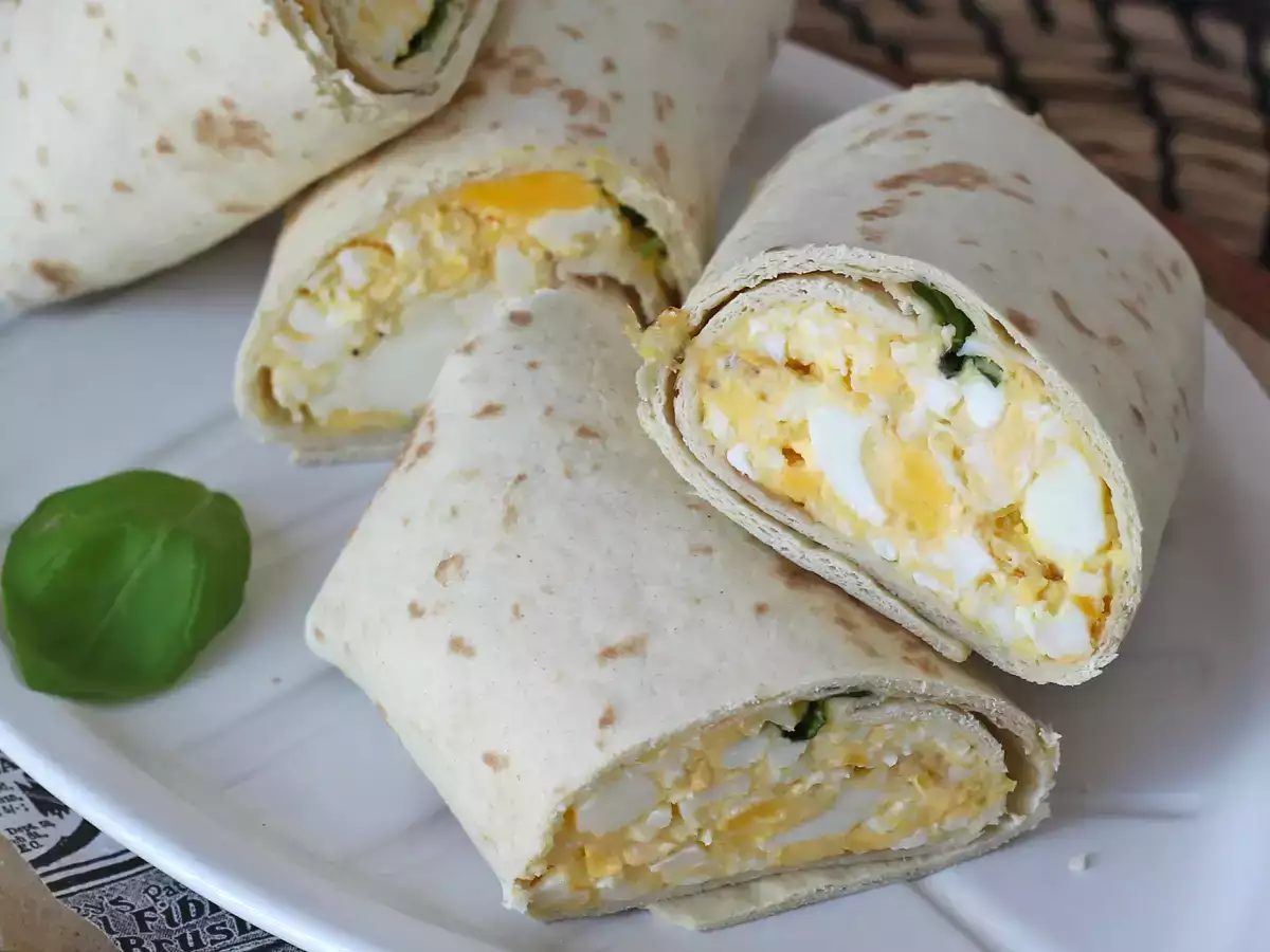 Меко и суперпротеиново обвиване с яйца и фета - снимка 4