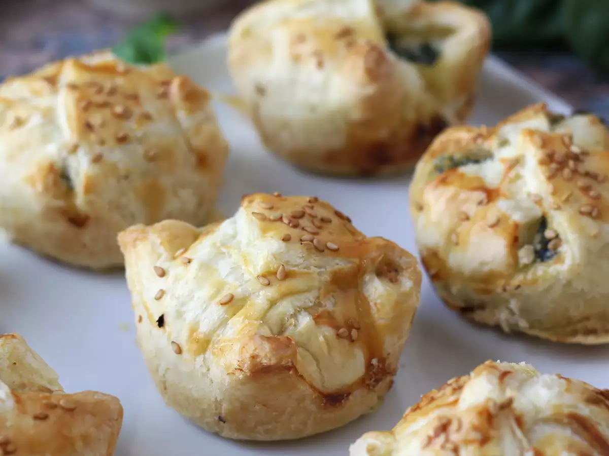 Мини сладкиши със спанак и козе сирене - снимка 2