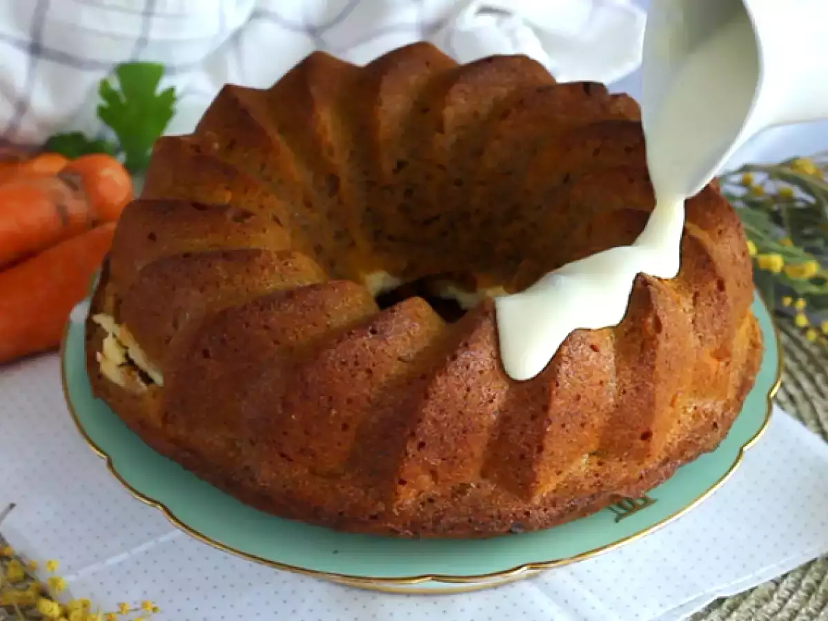 Морковна бисквитена торта с пълнеж от чийзкейк - снимка 3