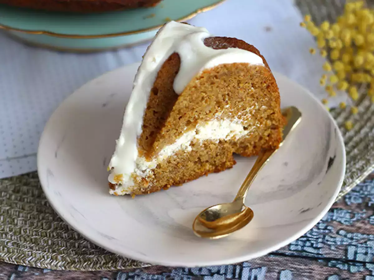 Морковна бисквитена торта с пълнеж от чийзкейк - снимка 6