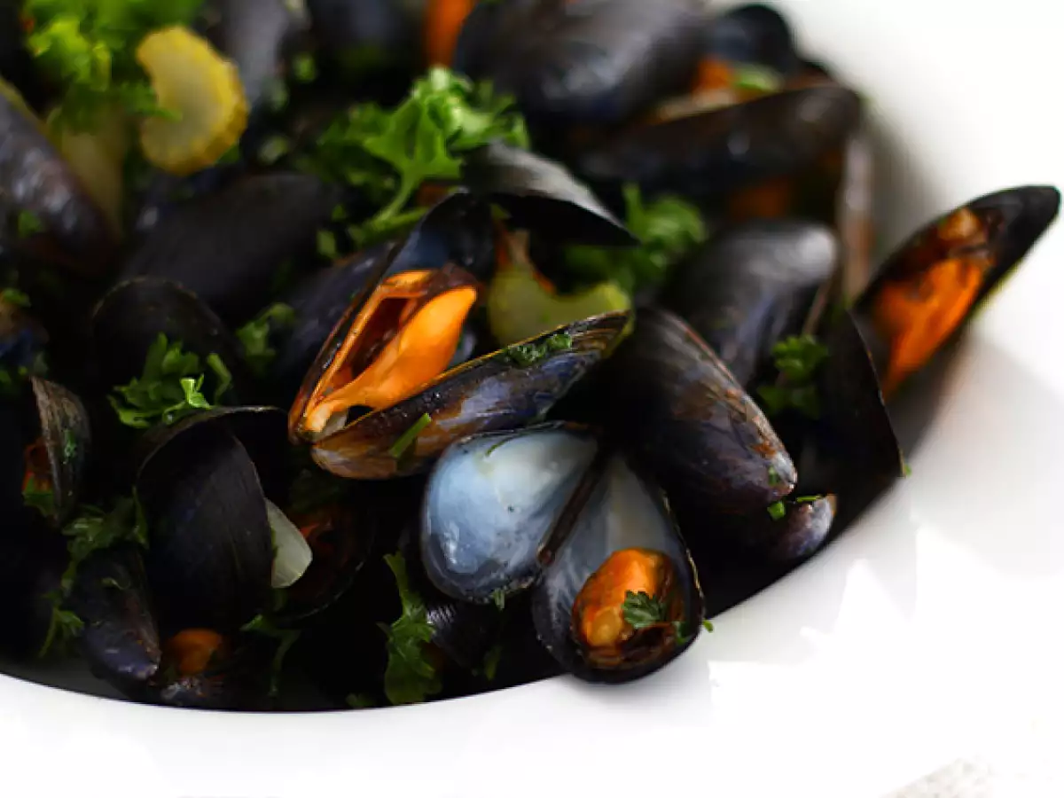Moules marinières, проста и вкусна рецепта - снимка 2