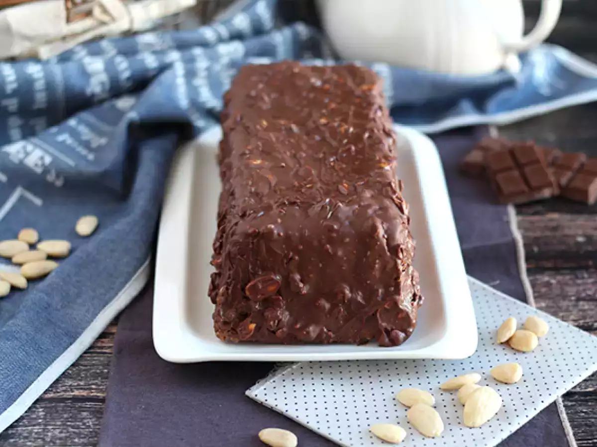 Мраморна бисквитена торта с бадемова глазура - снимка 5