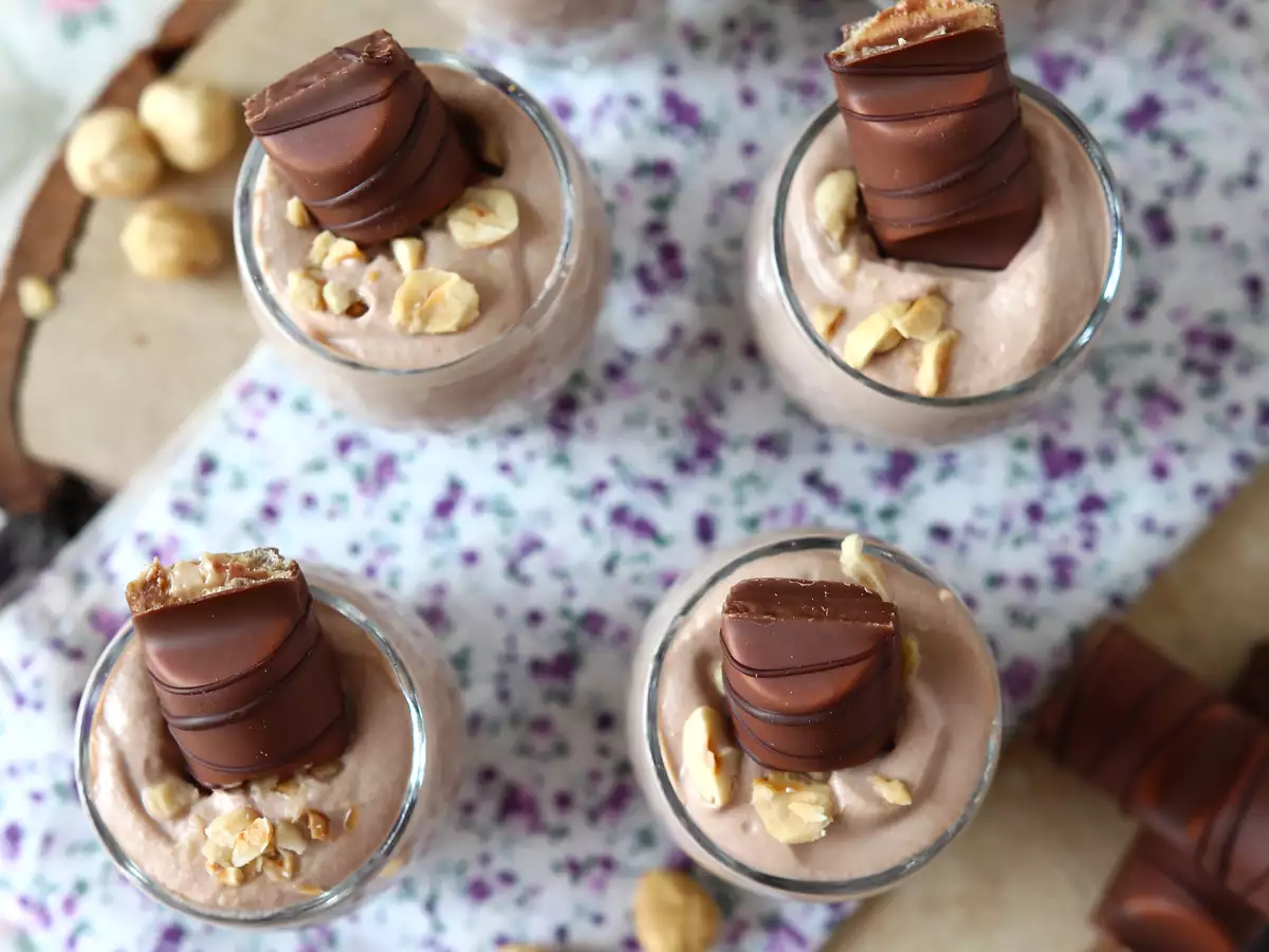 Неустоими десерти Kinder Bueno в чашки без печене - снимка 2