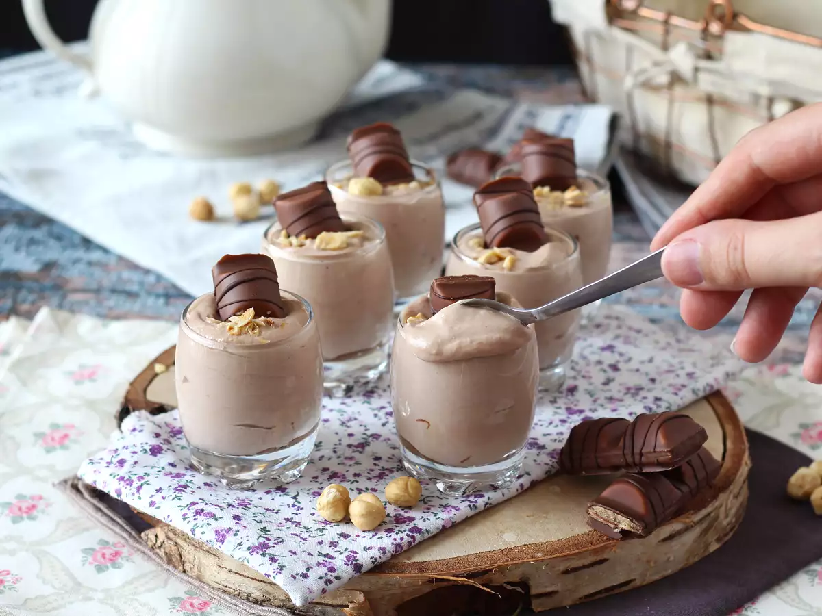 Неустоими десерти Kinder Bueno в чашки без печене - снимка 5