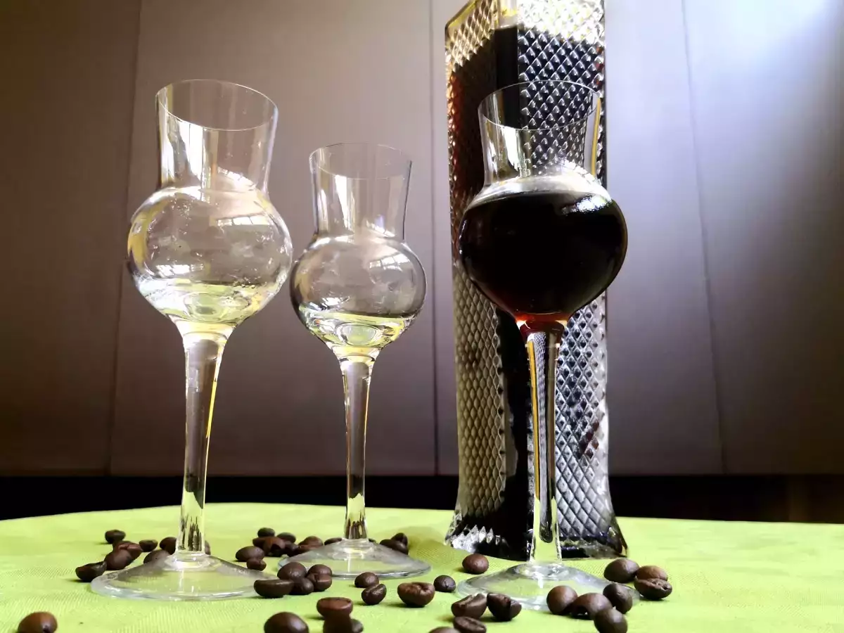 Nocino, рецептата и съставките за приготвянето му у дома - снимка 2