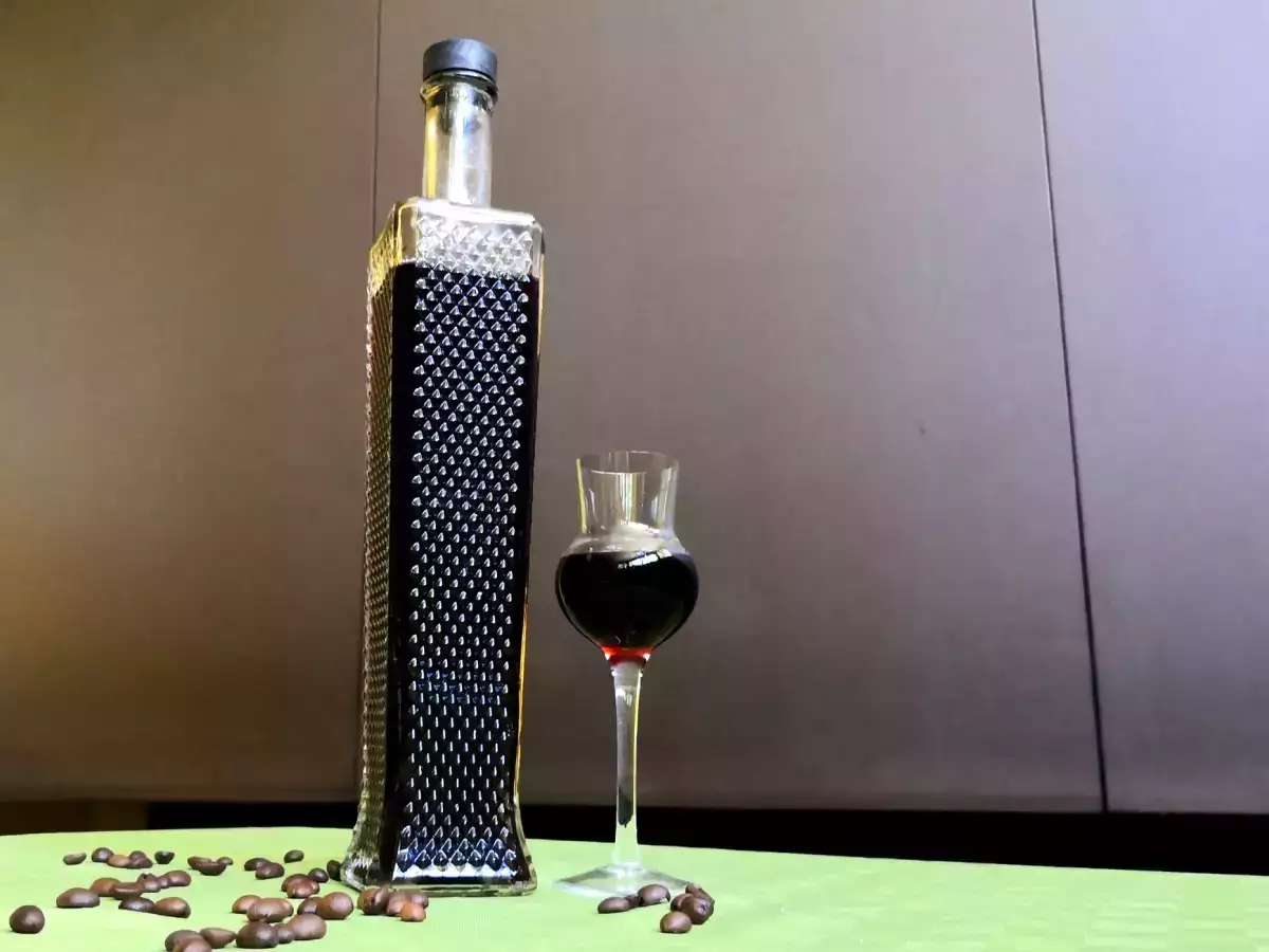 Nocino, рецептата и съставките за приготвянето му у дома - снимка 4