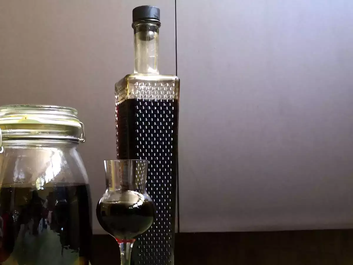 Nocino, рецептата и съставките за приготвянето му у дома - снимка 6