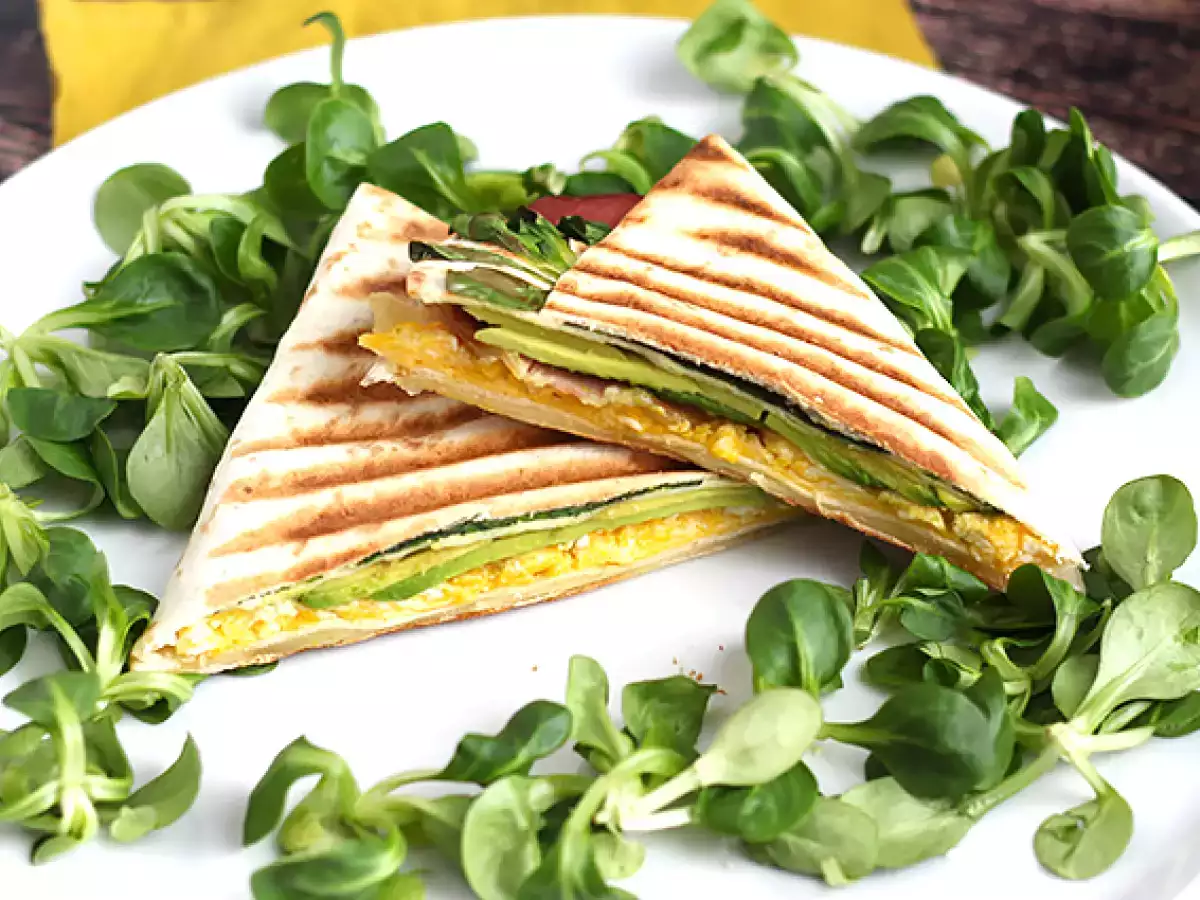 Обвивка на скара в стил късна закуска - Tortilla Wrap Hack - снимка 2