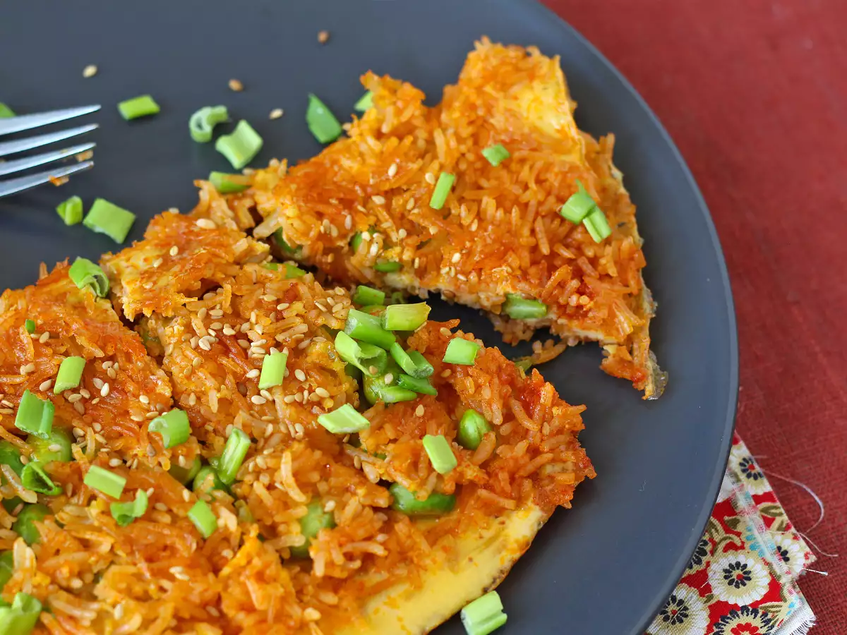 Омлет с хрупкав ориз и соеви зърна - пикантно ястие, което се приготвя бързо и без отпадъци! - снимка 4