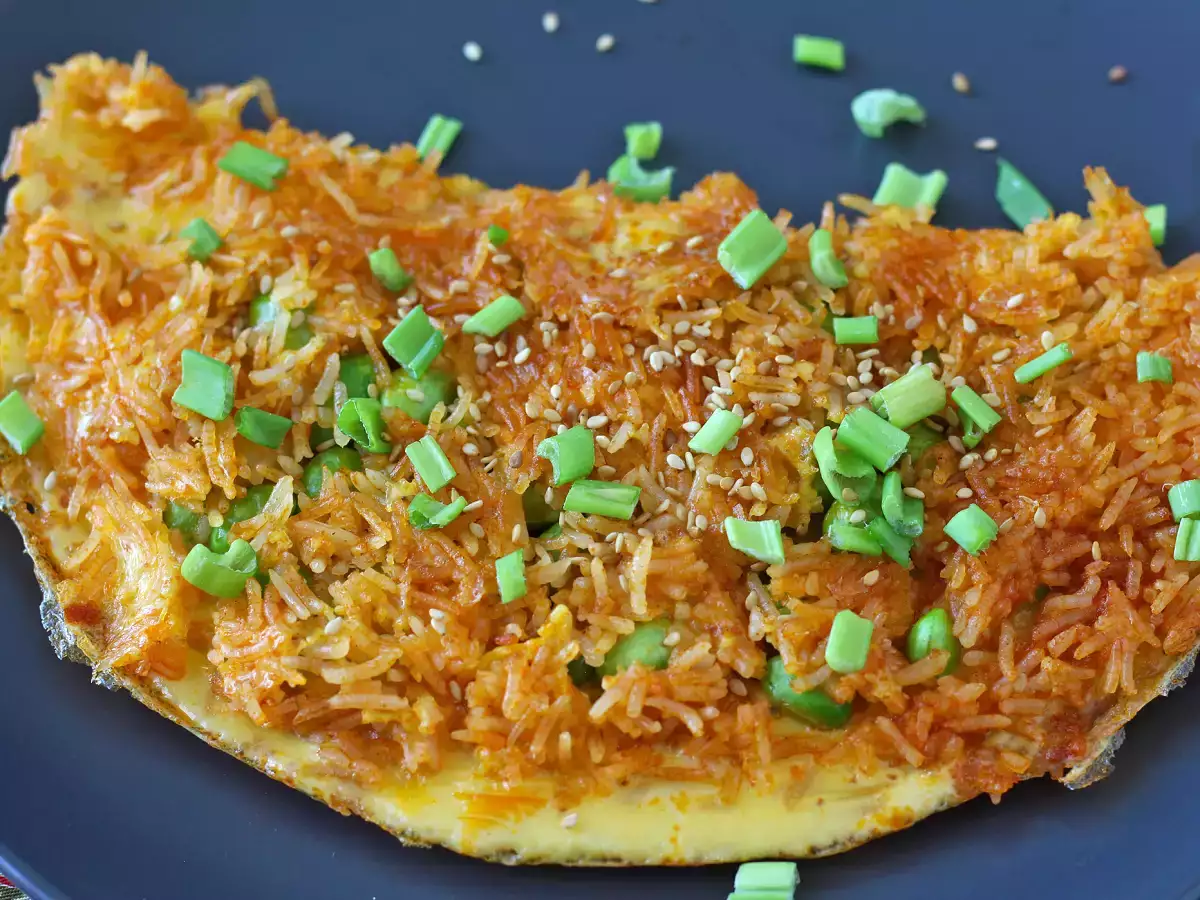 Омлет с хрупкав ориз и соеви зърна - пикантно ястие, което се приготвя бързо и без отпадъци! - снимка 5