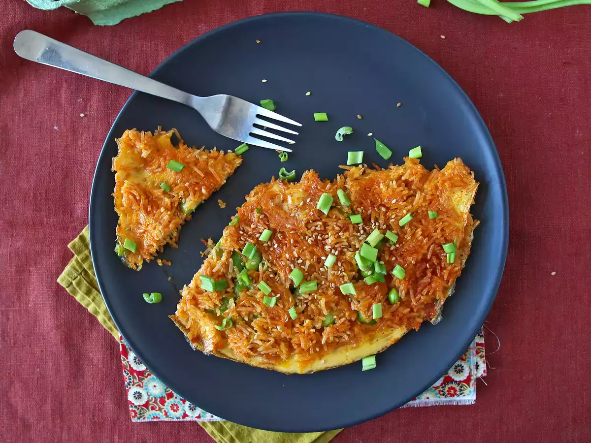 Омлет с хрупкав ориз и соеви зърна - пикантно ястие, което се приготвя бързо и без отпадъци! - снимка 6