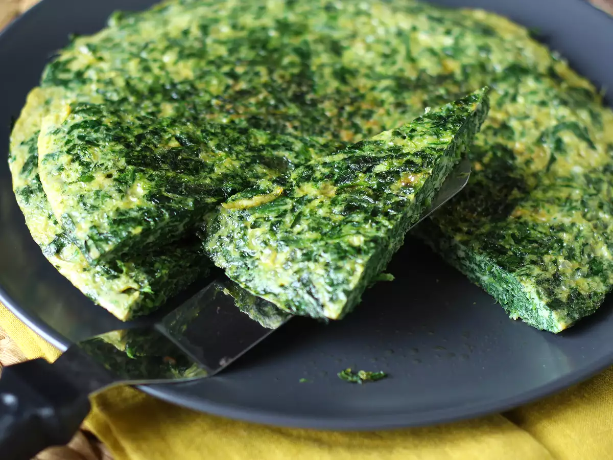 Омлет със спанак – лесно и вкусно вегетарианско основно ястие - снимка 4