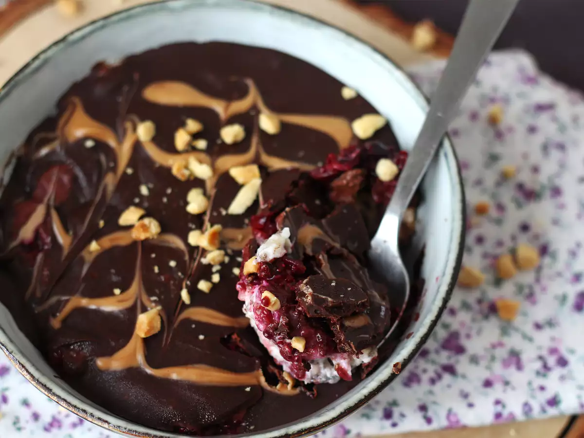 Овесени ядки за през нощта червени плодове и шоколад, здравословна и засищаща закуска! - снимка 2