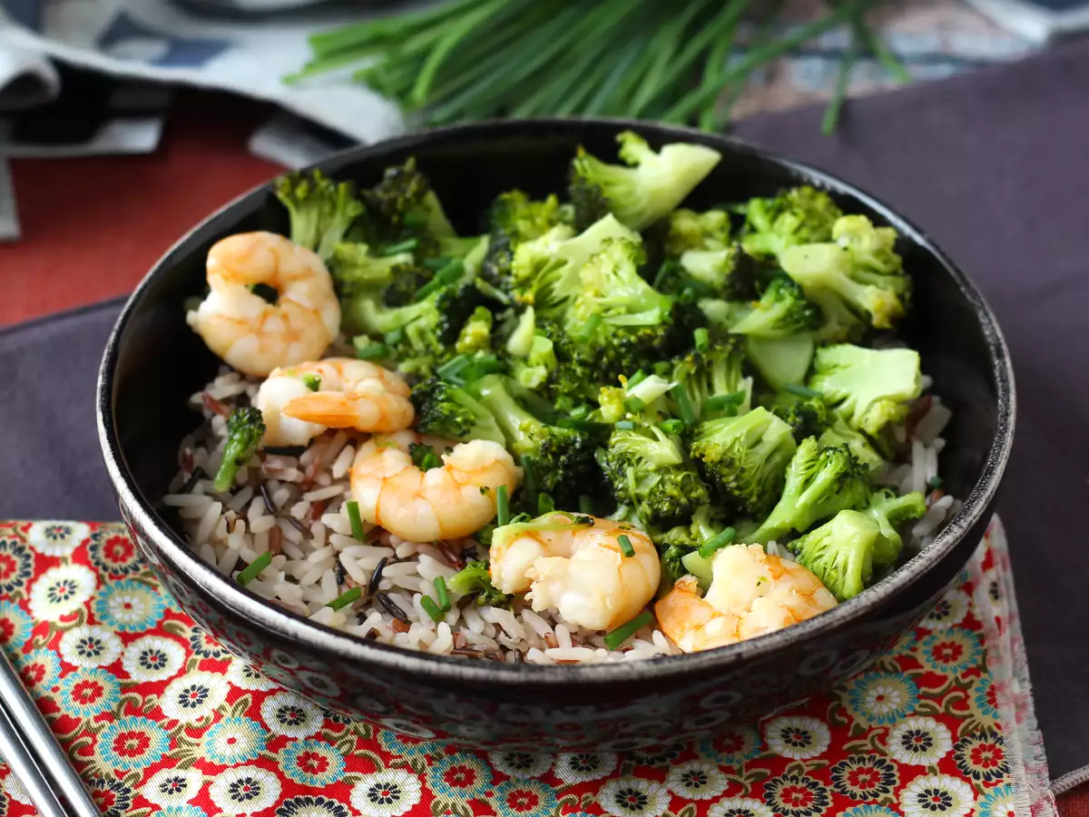 Пълнозърнест ориз с броколи и скариди! Лесен и балансиран