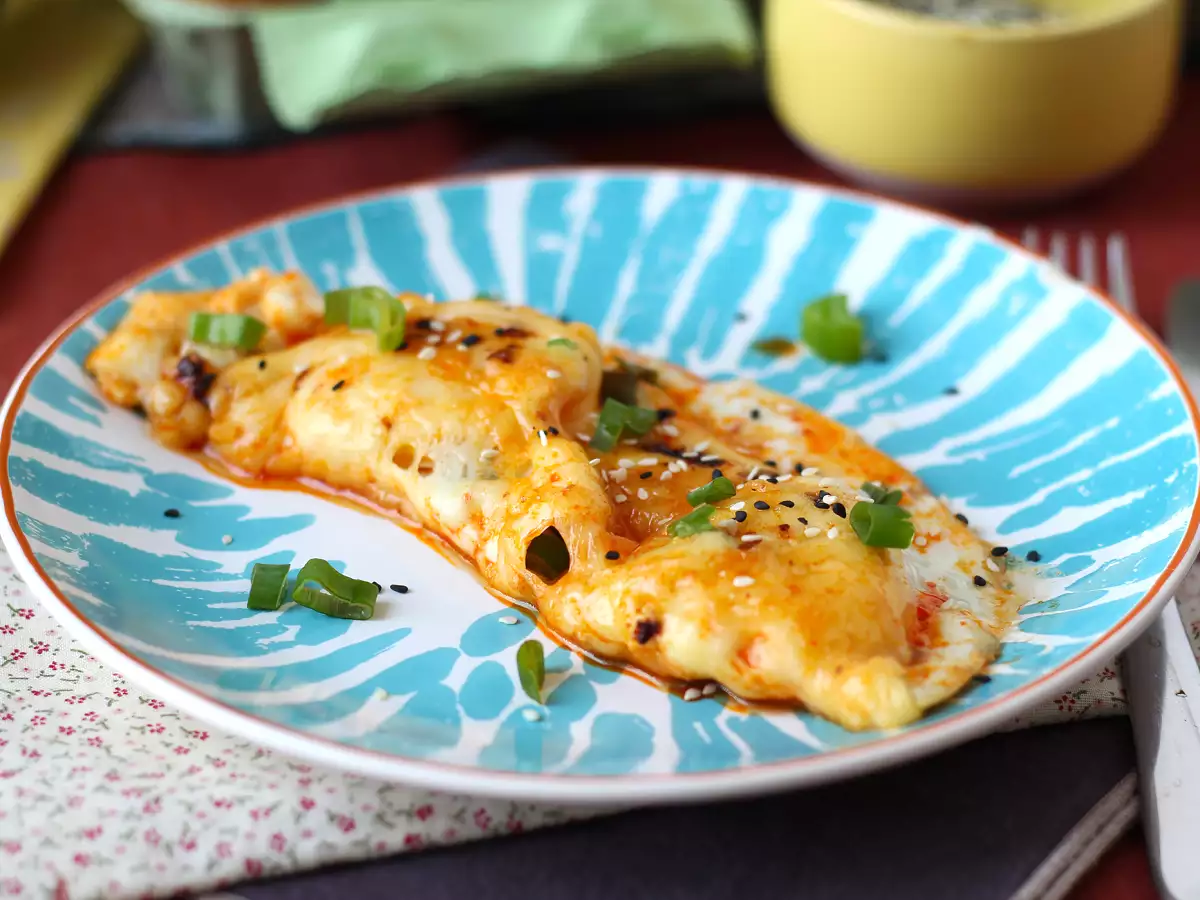 Пържени яйца с мед и моцарела - сладка, солена и пикантна експресна закуска! - снимка 3