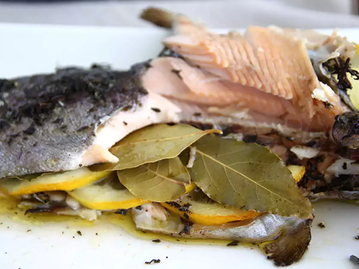 Пъстърва, печена на фурна, с мащерка и зехтин - снимка 3